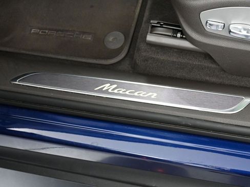 Certified 2025 Porsche Macan AWD/4WD image 16
