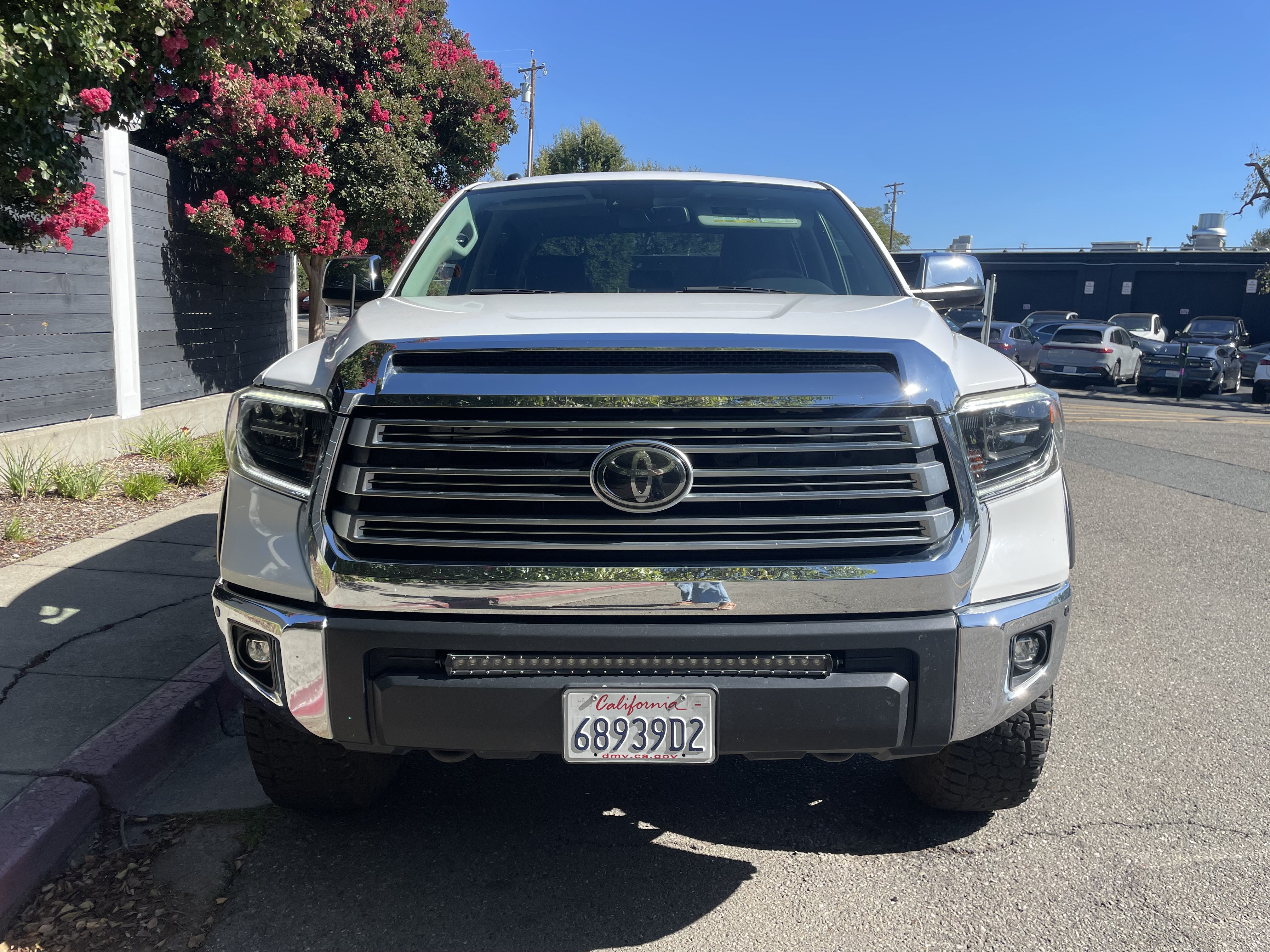 Used 2018 Toyota Tundra Limited w/ Limited Premium Package AWD/4WD image 9
