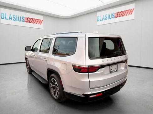 Used 2023 Jeep Wagoneer Series III w/ Preferred Equipment Group AWD/4WD image 5