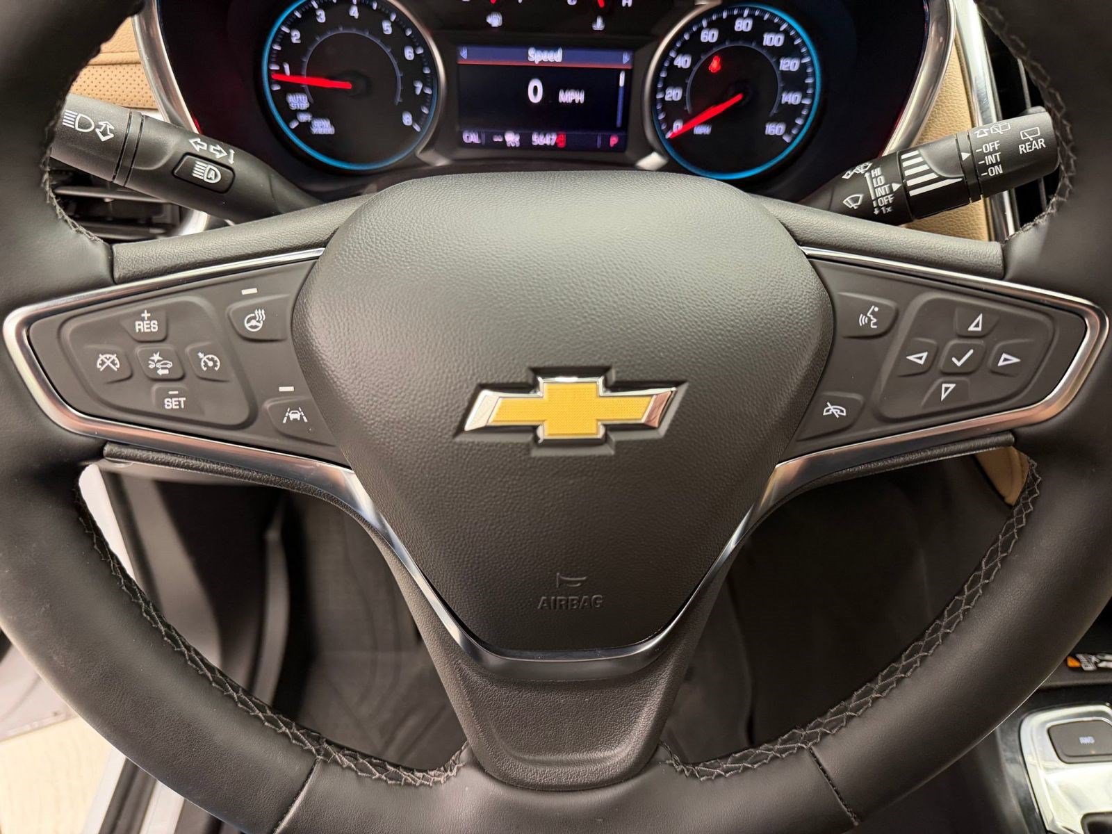 Used 2024 Chevrolet Equinox Premier AWD/4WD image 9