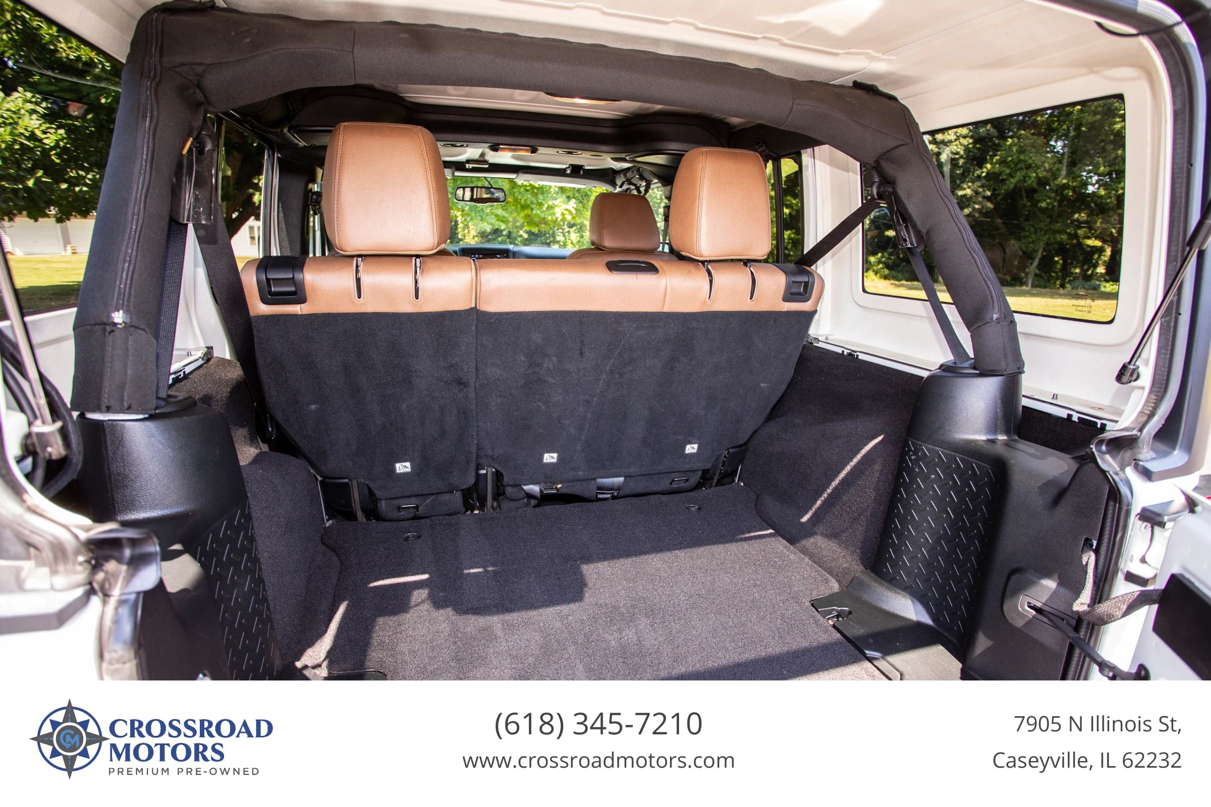 Used 2018 Jeep Wrangler Unlimited Sahara w/ Connectivity Group AWD/4WD image 21