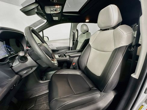 Certified 2025 Toyota Sienna XSE AWD/4WD image 21