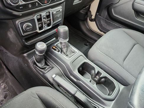 Used 2022 Jeep Gladiator Sport image 25