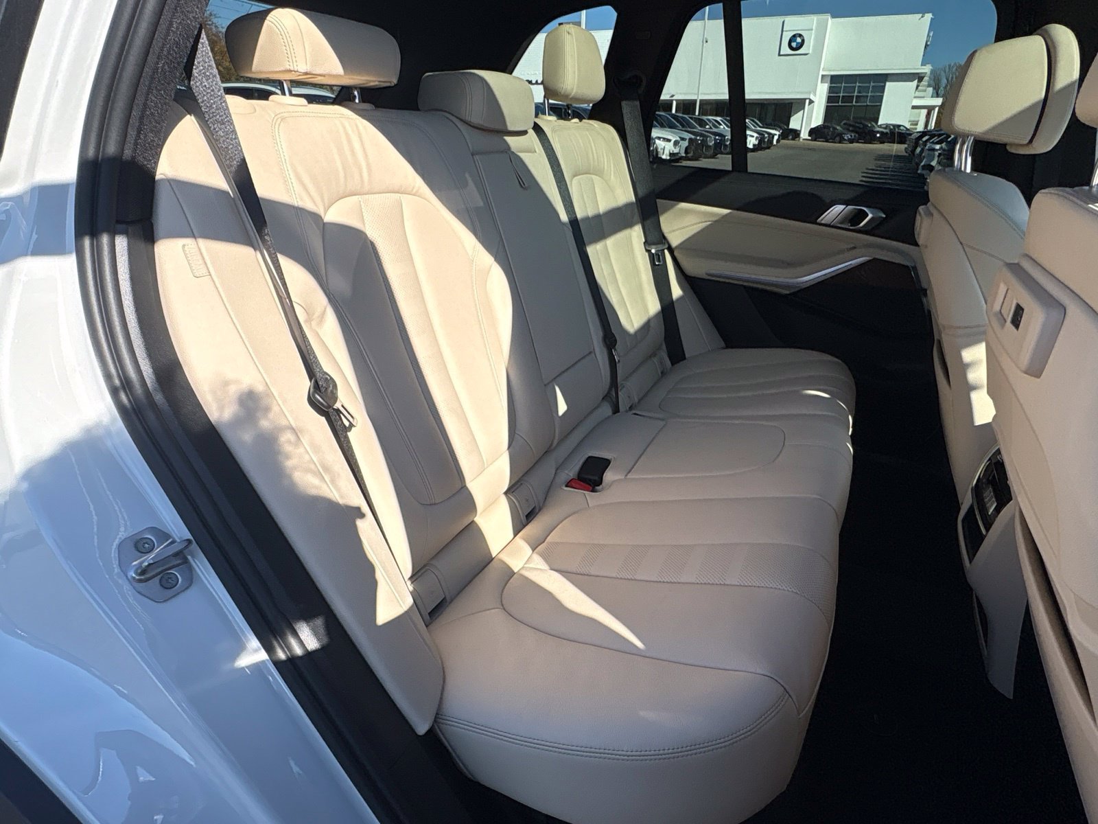 Used 2022 BMW X5 xDrive40i w/ Luxury Seating Package AWD/4WD image 18