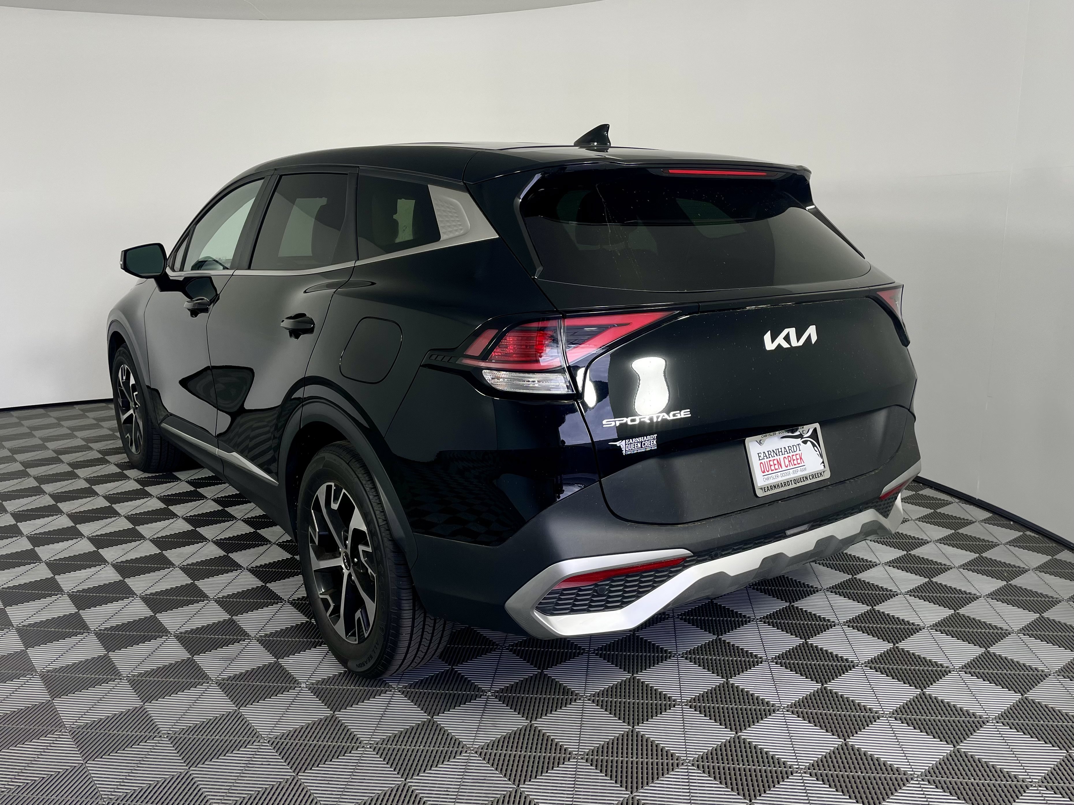 Used 2023 Kia Sportage EX FWD image 3