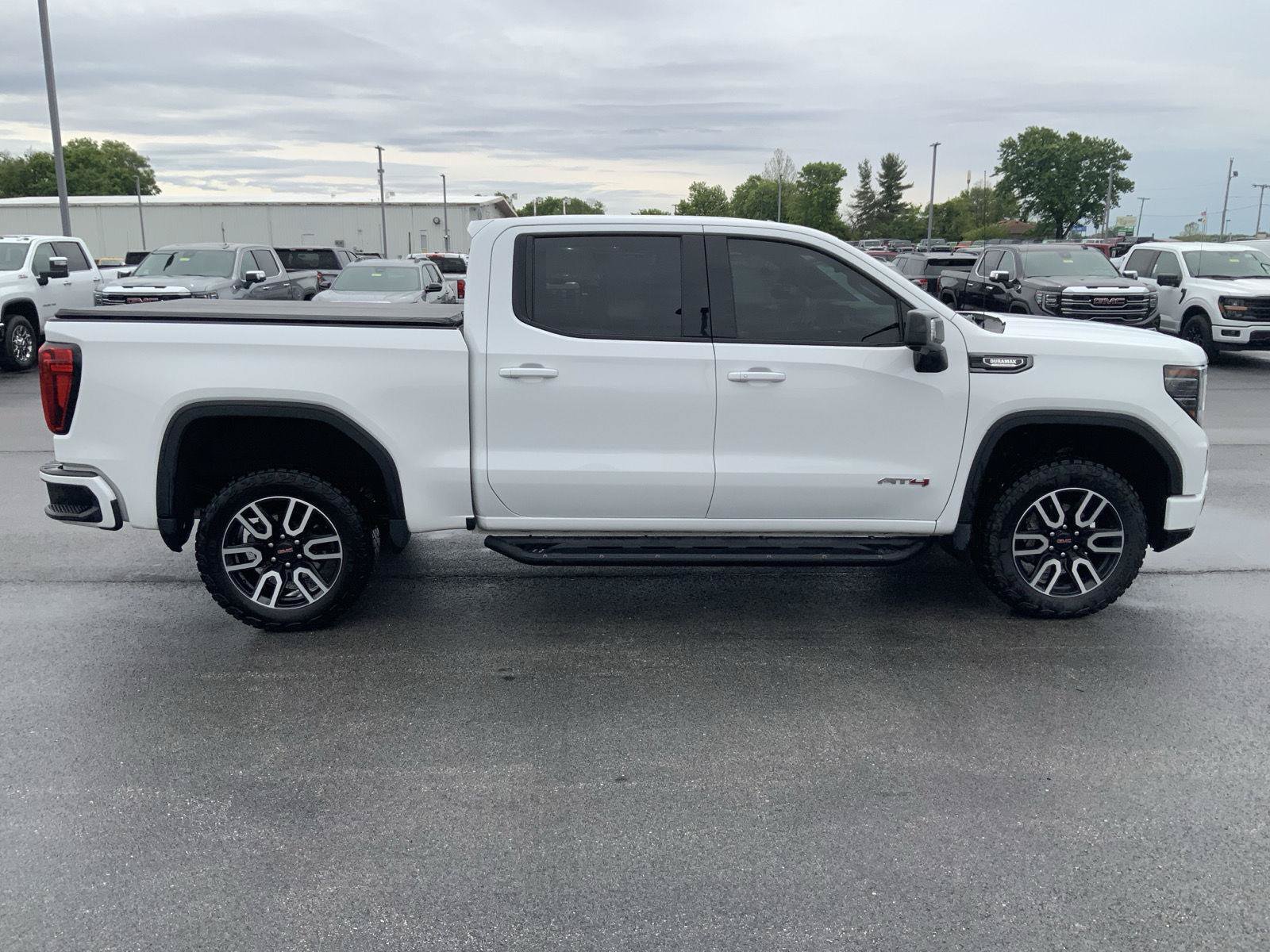 Used 2023 GMC Sierra 1500 AT4 w/ AT4 Premium Package AWD/4WD image 14