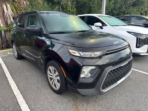 Certified 2022 Kia Soul LX FWD image 2