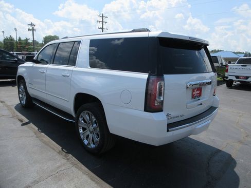 Certified 2019 GMC Yukon XL Denali w/ Open Road Package AWD/4WD image 9