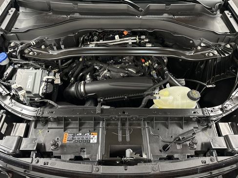 Used 2025 Ford Explorer ST-Line image 39