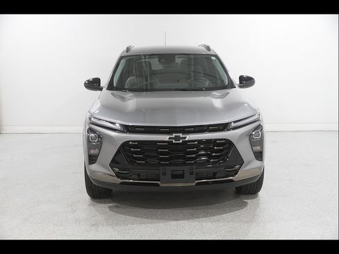 Certified 2024 Chevrolet Trax ACTIV w/ Driver Confidence Package FWD image 2