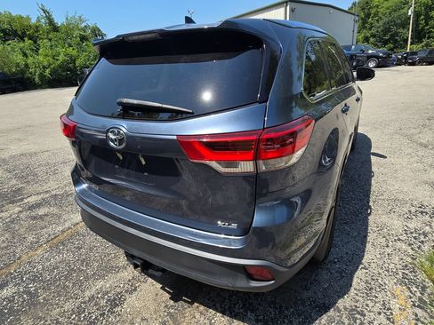 Used 2019 Toyota Highlander XLE FWD image 7