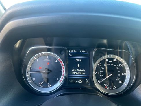 Used 2019 Nissan Titan SV w/ SV Convenience Package image 13