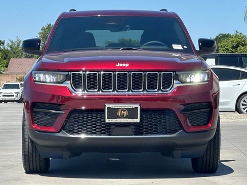 New 2025 Jeep Grand Cherokee Laredo w/ Luxury Tech Group I RWD image 10