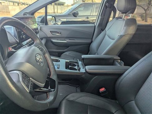 Used 2023 Toyota Sienna XSE image 11