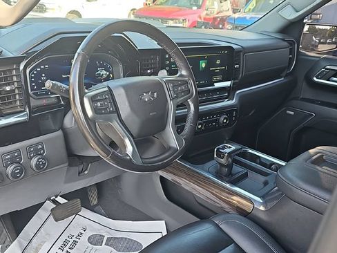 Used 2022 Chevrolet Silverado 1500 LT Trail Boss w/ LT Trail Boss Premium Package AWD/4WD image 16