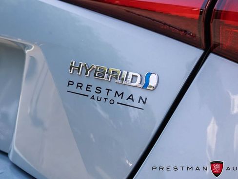 Used 2022 Toyota Prius LE AWD/4WD image 5