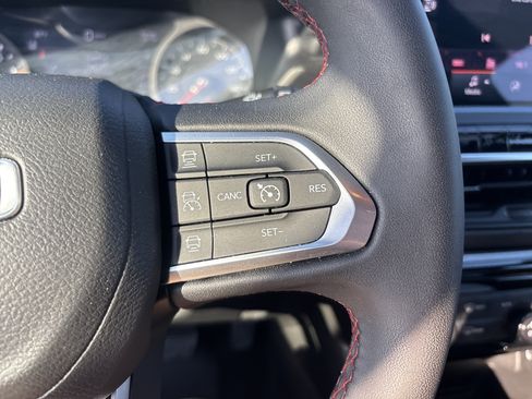 Used 2025 Jeep Compass Trailhawk AWD/4WD image 22