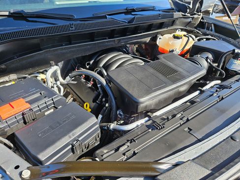 Used 2025 Chevrolet Suburban Z71 AWD/4WD image 33