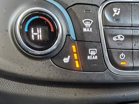 Used 2023 Chevrolet Traverse RS image 40