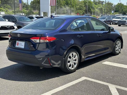 Used 2024 Toyota Corolla LE FWD image 5