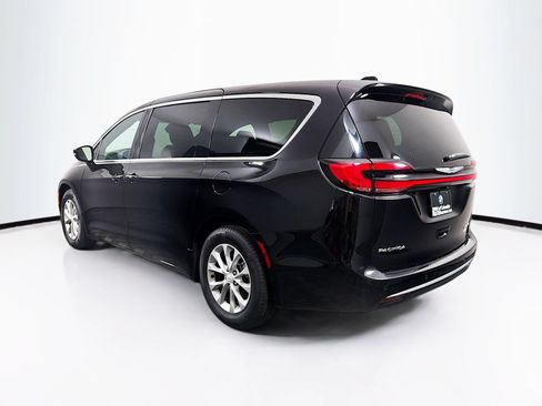 Used 2026 Chrysler Pacifica Limited FWD image 5