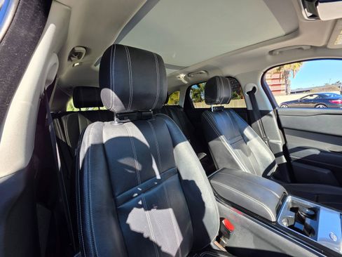 Used 2018 Land Rover Range Rover Velar S image 11