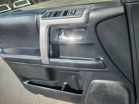 Used 2023 Toyota 4Runner SR5 AWD/4WD image 9