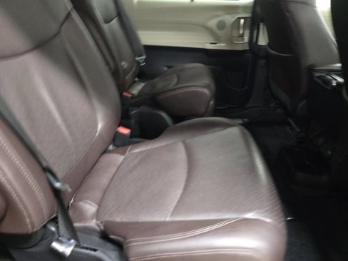 Used 2022 Toyota Sienna Platinum image 25
