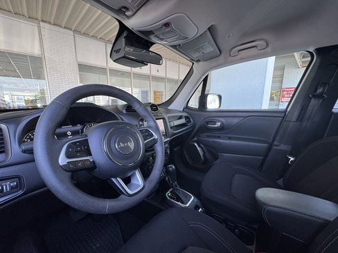 Used 2023 Jeep Renegade Latitude image 12