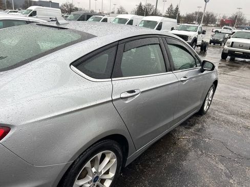Used 2020 Ford Fusion SE image 10