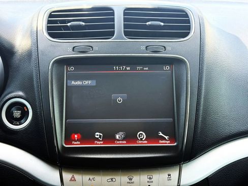 Used 2018 Dodge Journey SXT FWD image 17