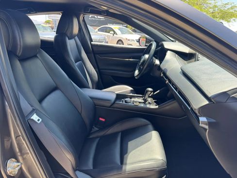 Used 2019 MAZDA MAZDA3 Hatchback w/ Preferred Package FWD image 31