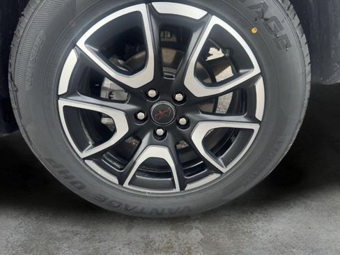 Used 2025 Jeep Compass Trailhawk AWD/4WD image 32