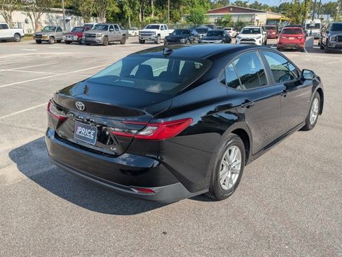 Used 2025 Toyota Camry LE FWD image 5