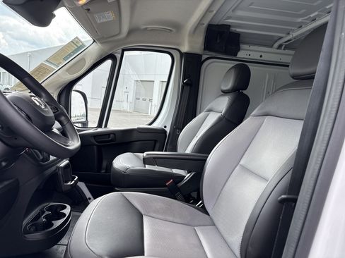 Used 2025 RAM ProMaster 2500 w/ Convenience Group FWD image 18