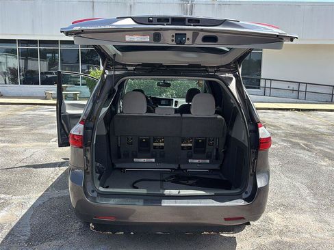 Used 2016 Toyota Sienna LE FWD image 12
