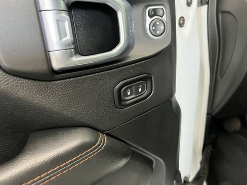 Used 2021 Jeep Gladiator Mojave AWD/4WD image 11