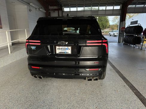 Used 2024 Chevrolet Traverse RS w/ LPO, Floor Liner Package image 5