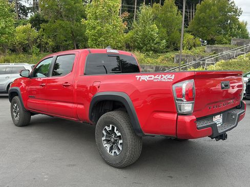 Used 2023 Toyota Tacoma TRD Off-Road w/ Technology Package AWD/4WD image 3