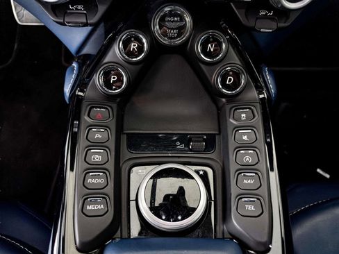 Used 2023 Aston Martin V8 Vantage Roadster image 32