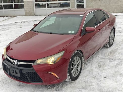 Used 2016 Toyota Camry SE image 9