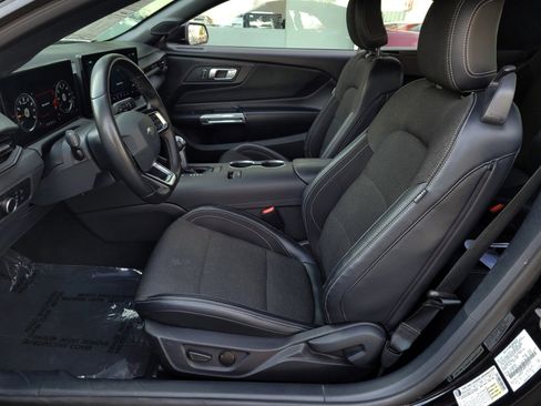 Used 2024 Ford Mustang Convertible image 13