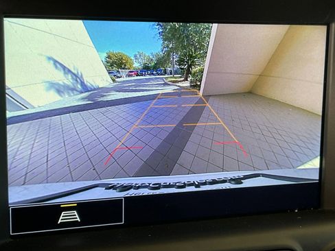 Used 2024 GMC Terrain SLT image 17