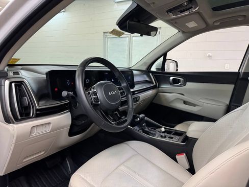 Used 2025 Kia Sorento S w/ Panoramic Sunroof Package FWD image 13