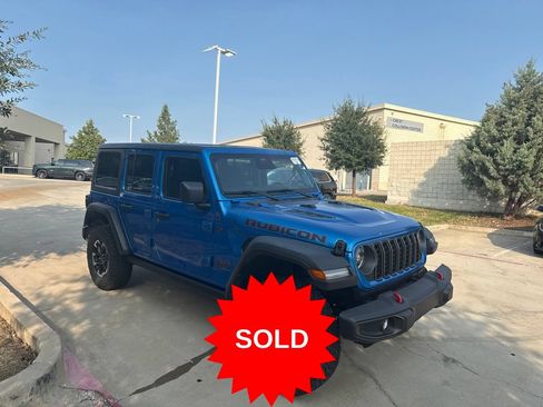 Used 2025 Jeep Wrangler Unlimited Rubicon w/ Convenience Group AWD/4WD image 3