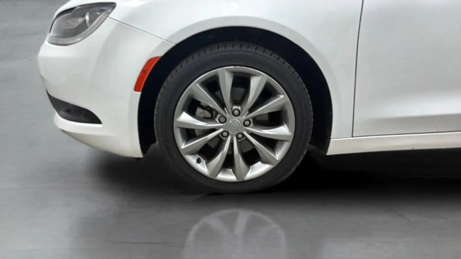 Used 2015 Chrysler 200 S w/ Navigation & Sound Group I FWD image 28