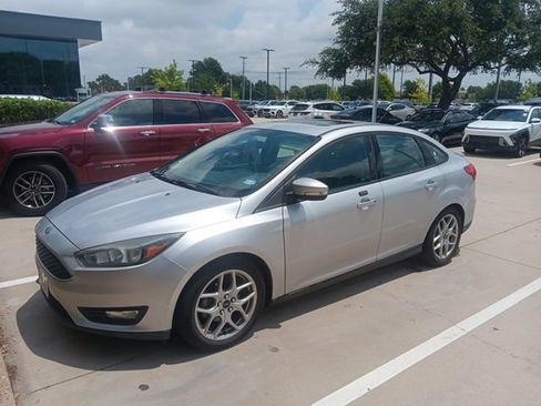 Used 2015 Ford Focus SE w/ Equipment Group 201A FWD image 1