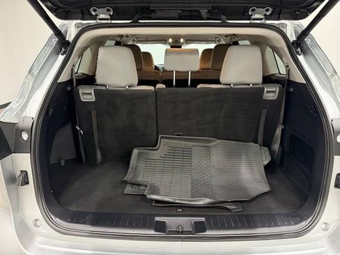 Used 2024 Toyota Highlander LE image 35