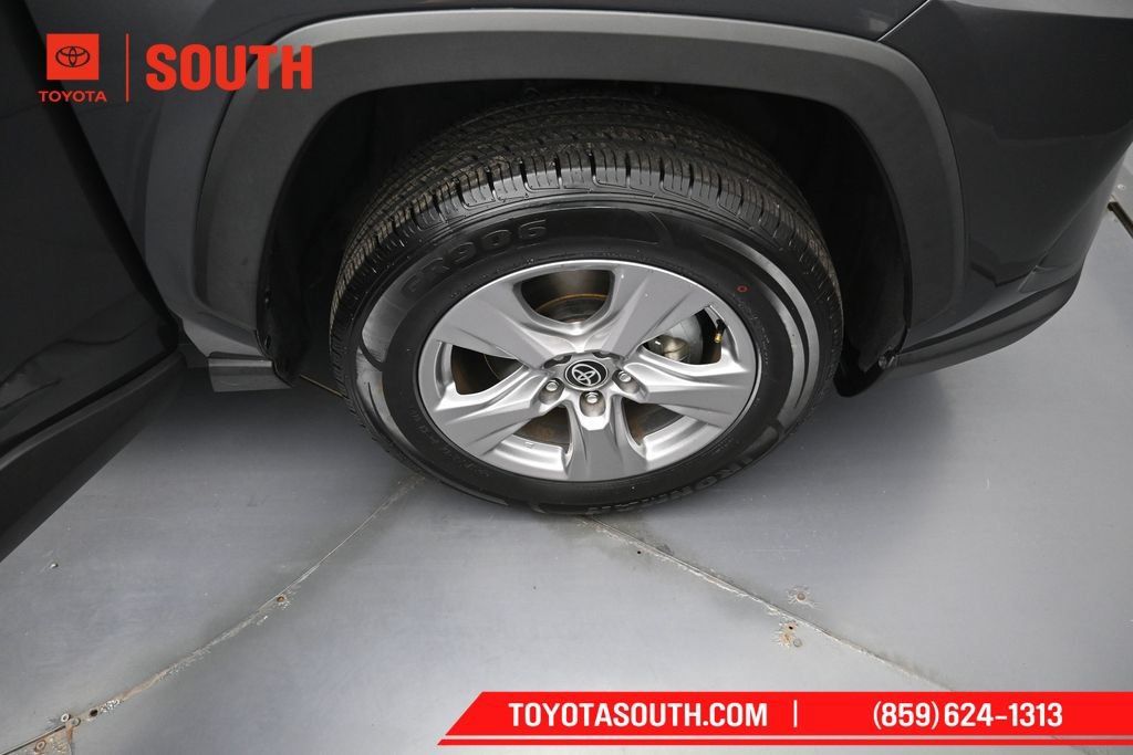 Used 2025 Toyota RAV4 XLE AWD/4WD image 32