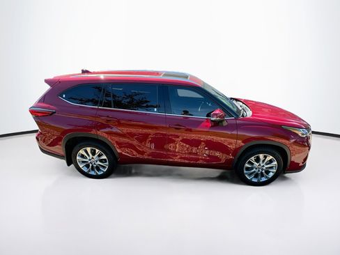 Used 2023 Toyota Highlander Limited AWD/4WD image 10